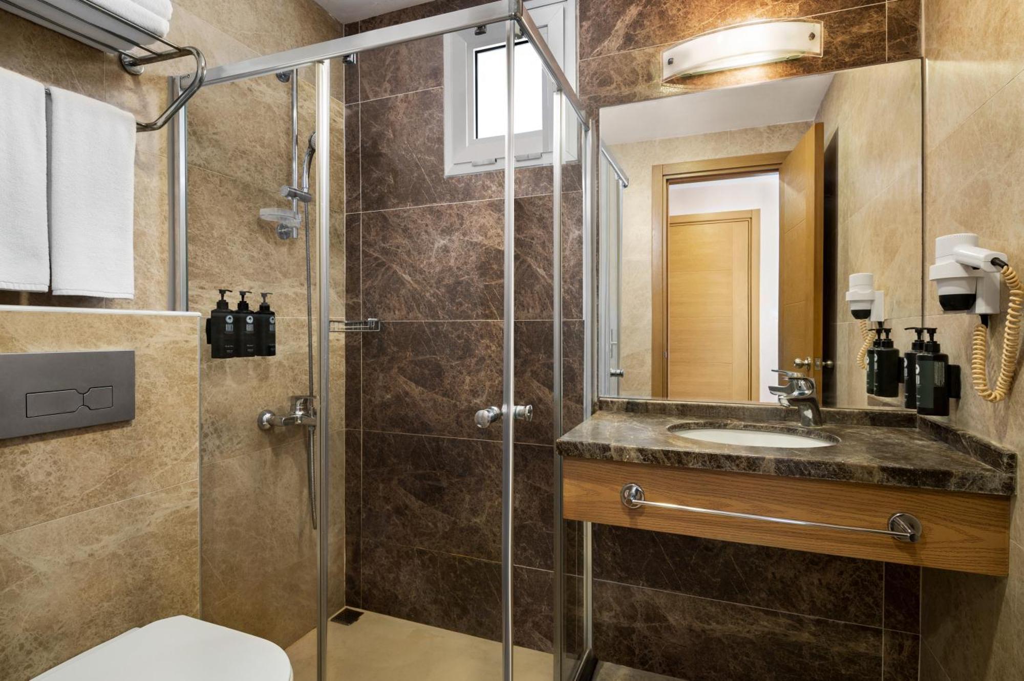 La Quinta By Wyndham Cesme Esmirna Exterior foto