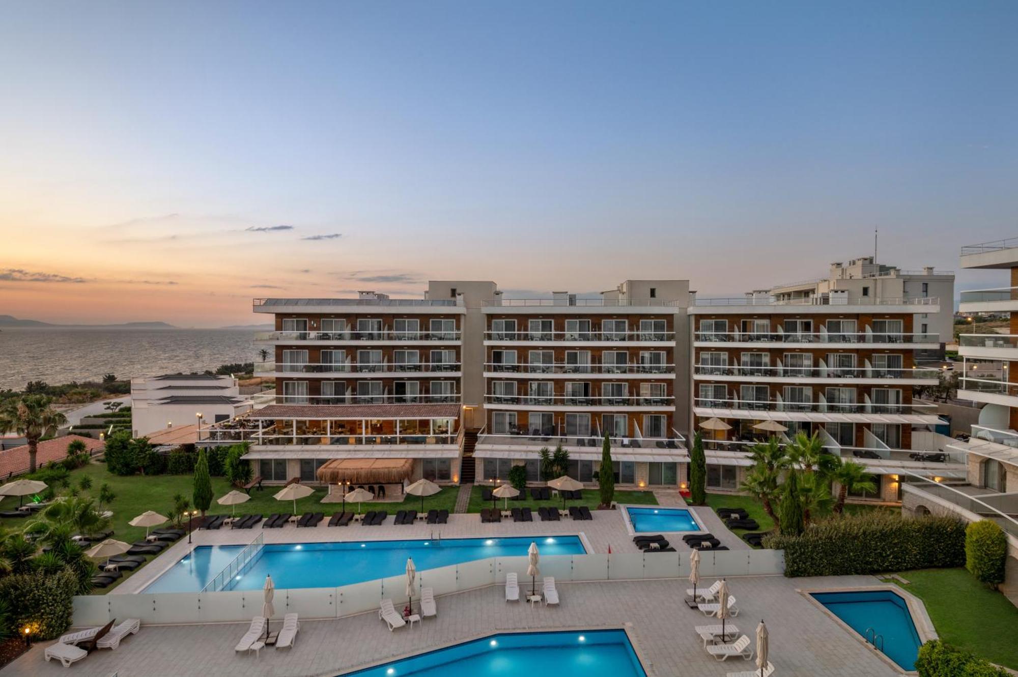 La Quinta By Wyndham Cesme Esmirna Exterior foto