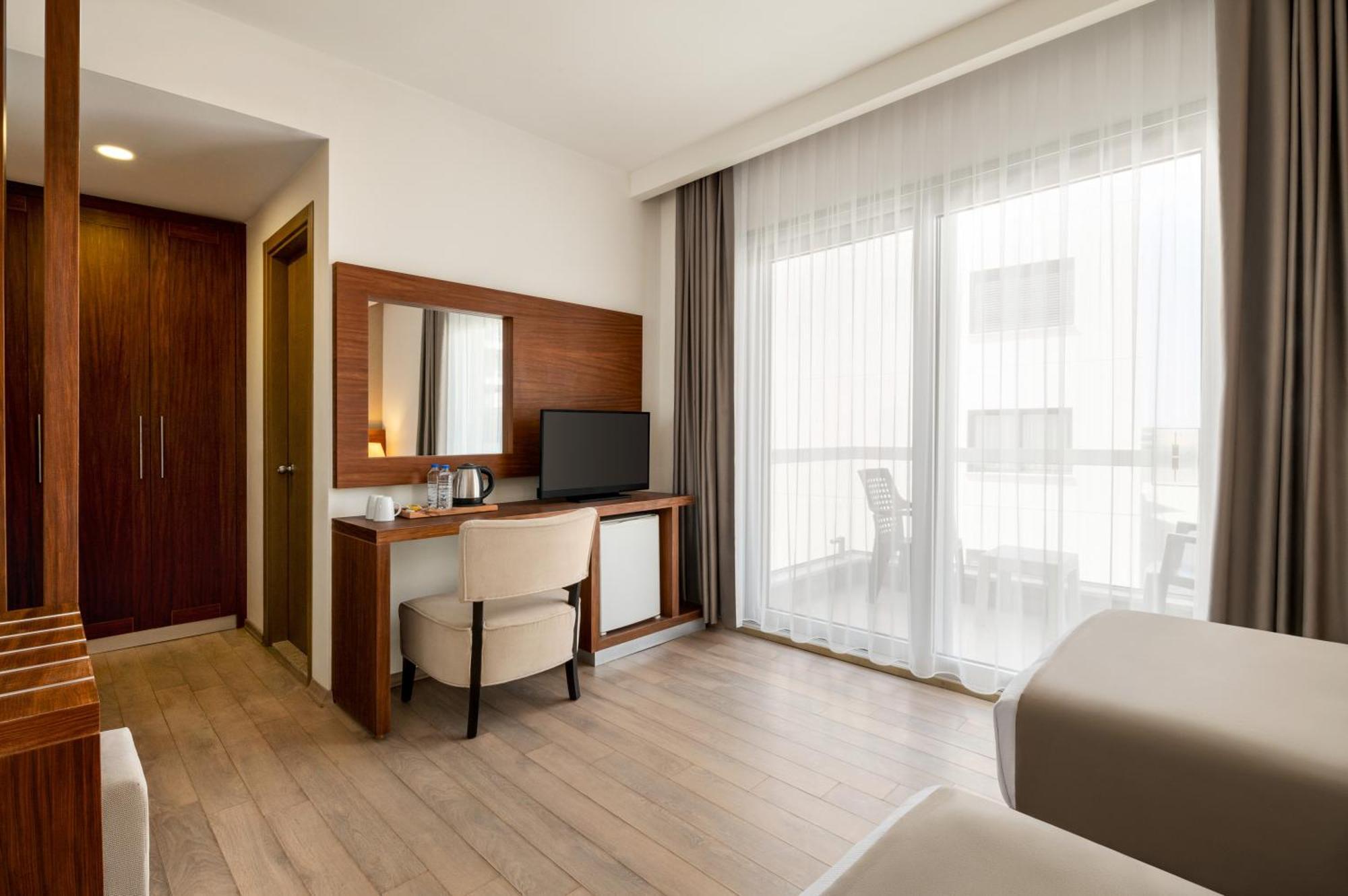 La Quinta By Wyndham Cesme Esmirna Exterior foto