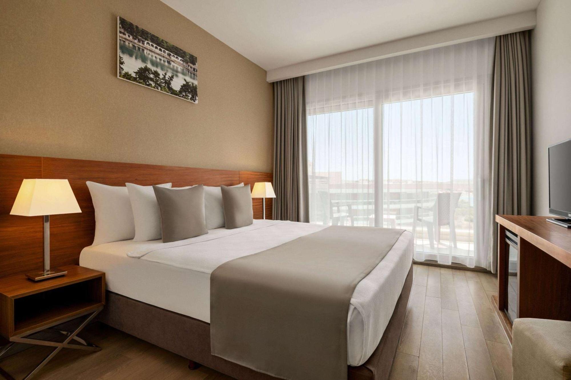 La Quinta By Wyndham Cesme Esmirna Exterior foto
