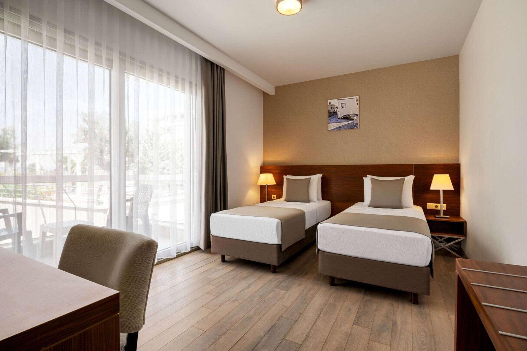 La Quinta By Wyndham Cesme Esmirna Exterior foto
